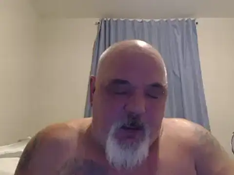 Newfiesausage1972 online show from January 2025 11:58:02 PM