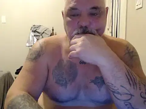 Newfiesausage1972 online show from January 2025 08:07:01 PM