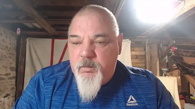 Newfiesausage1972 online show from February 2026 10:19:02 AM