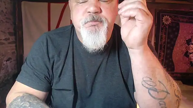 Newfiesausage1972 online show from March 2026 08:58:02 AM