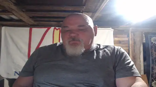 Newfiesausage1972 online show from April 2026 09:57:02 AM