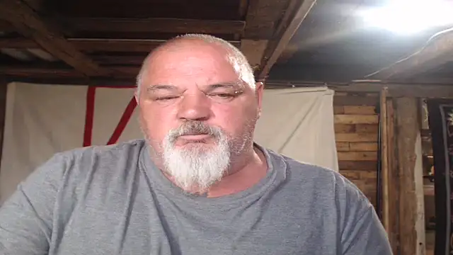 Newfiesausage1972 online show from June 2026 11:25:01 AM