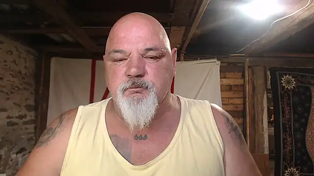 Newfiesausage1972 online show from June 2026 12:11:02 PM