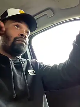 1BeautyN1Beast online show from December 2024 05:52:01 PM