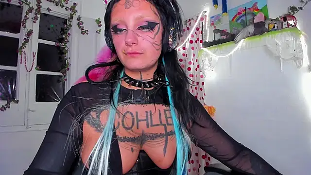 lady sontse  online show from November 2025 09:50:01 PM