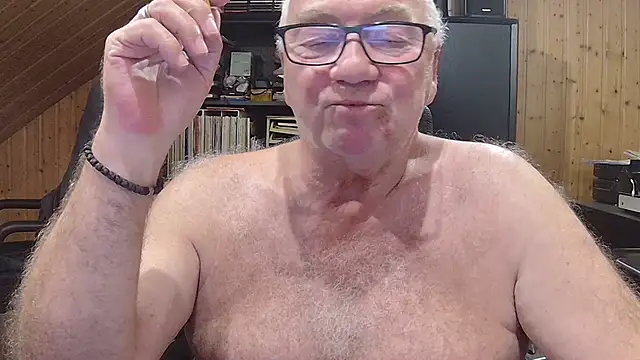 Snapshot of biggandybig chatting on June 2026 11:03:01 PM biggandybig online show from June 2026 11:03:01 PM