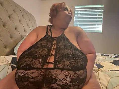 Snapshot of Missredboneo12 chatting on October 2025 02:02:01 PM Missredboneo12 online show from October 2025 02:02:01 PM