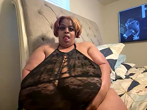 Snapshot of Missredboneo12 chatting on October 2025 02:04:02 PM Missredboneo12 online show from October 2025 02:04:02 PM