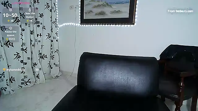 Snapshot of alexia_87 chatting on January 2025 07:04:02 AM alexia 87 online show from January 2025 07:04:02 AM