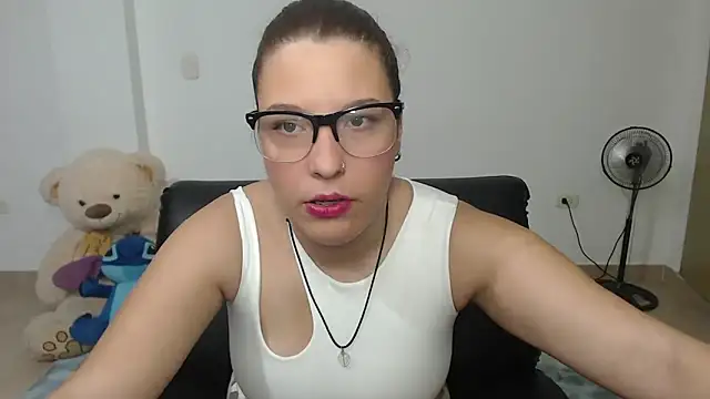Snapshot of alexia_87 chatting on February 2025 03:35:01 AM alexia 87 online show from February 2025 03:35:01 AM