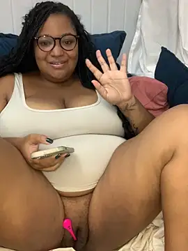 Snapshot of SweetLizzyBBW chatting on May 2026 10:48:02 PM SweetLizzyBBW online show from May 2026 10:48:02 PM