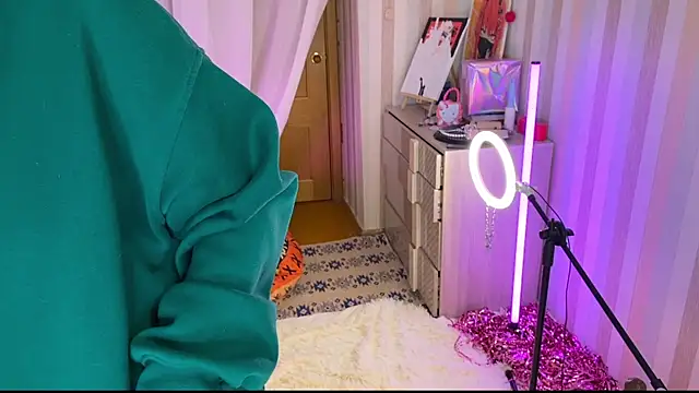 EmmyAmbros online show from February 2026 07:21:02 PM