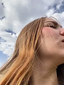 Snapshot of melody-dy chatting on February 2025 08:03:02 PM melody-dy online show from February 2025 08:03:02 PM