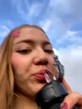 Snapshot of melody-dy chatting on October 2025 10:10:01 PM melody-dy online show from October 2025 10:10:01 PM