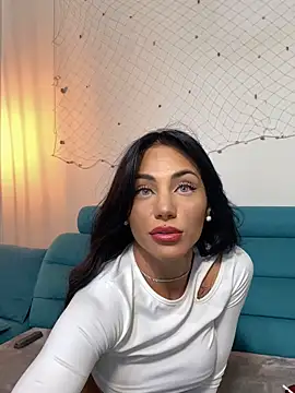 NadiaSmith online show from November 2025 02:16:02 PM