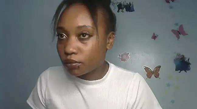 Snapshot of laetitia_ chatting on March 2025 08:27:01 PM laetitia online show from March 2025 08:27:01 PM