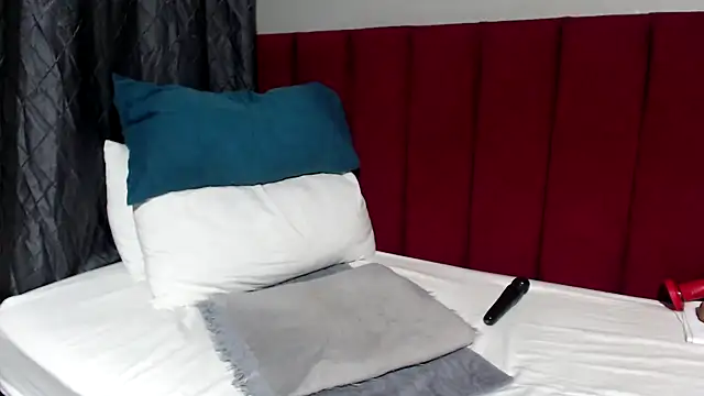 Mochabae online show from November 2025 04:00:01 AM