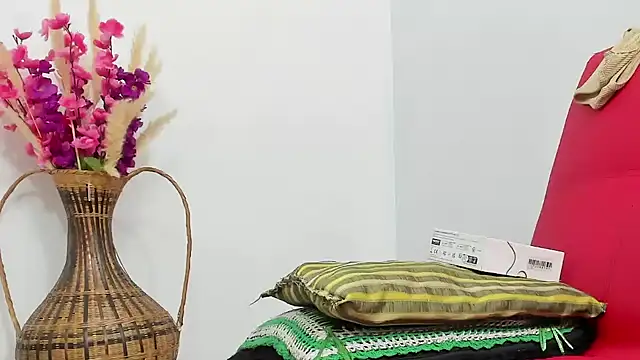 Latin Mature975 online show from October 2025 07:51:01 AM