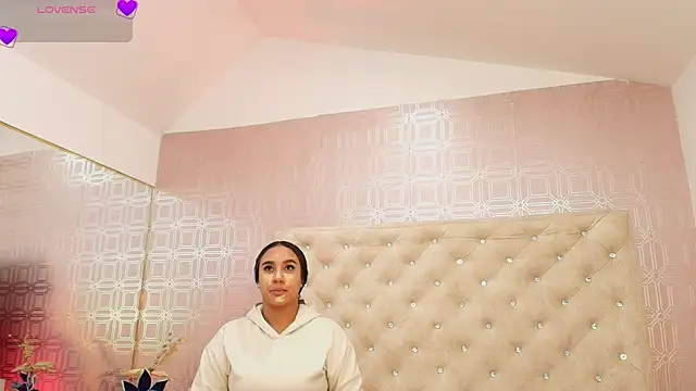 Snapshot of Sara_Desire chatting on January 2025 12:25:02 PM Sara Desire online show from January 2025 12:25:02 PM