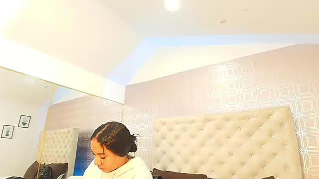 Snapshot of Sara_Desire chatting on February 2025 12:26:02 PM Sara Desire online show from February 2025 12:26:02 PM