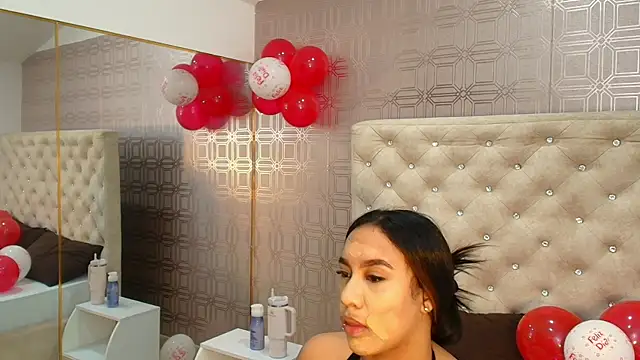 Snapshot of Sara_Desire chatting on February 2025 12:58:02 PM Sara Desire online show from February 2025 12:58:02 PM