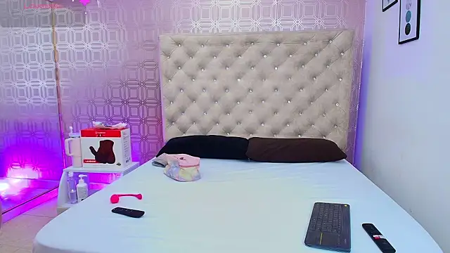 Snapshot of Sara_Desire chatting on March 2025 12:34:02 PM Sara Desire online show from March 2025 12:34:02 PM