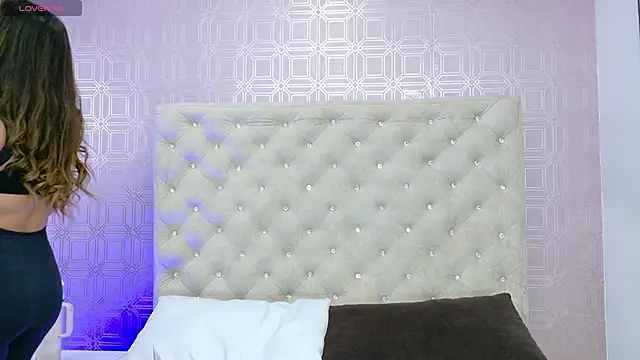 Snapshot of Sara_Desire chatting on September 2025 12:15:02 PM Sara Desire online show from September 2025 12:15:02 PM