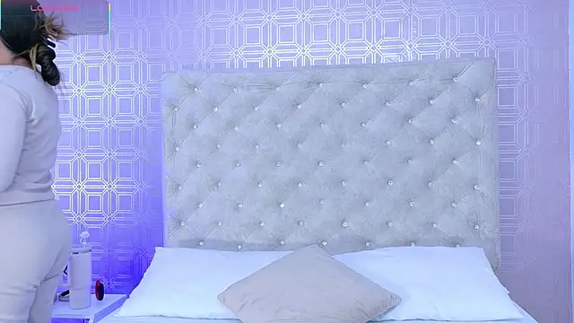 Snapshot of Sara_Desire chatting on September 2025 12:15:01 PM Sara Desire online show from September 2025 12:15:01 PM