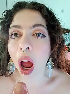 Snapshot of Malka_Burning chatting on December 2024 10:51:01 PM Malka Burning online show from December 2024 10:51:01 PM