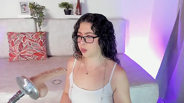 Snapshot of Malka_Burning chatting on February 2025 08:21:01 PM Malka Burning online show from February 2025 08:21:01 PM