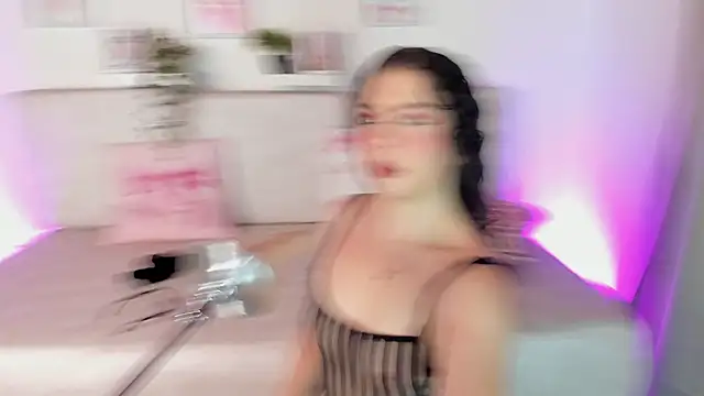 Snapshot of Malka_Burning chatting on February 2025 08:25:02 PM Malka Burning online show from February 2025 08:25:02 PM