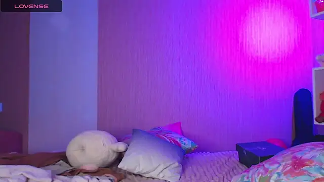 Snapshot of ur_kitty__ chatting on March 2025 01:04:01 PM ur kitty online show from March 2025 01:04:01 PM