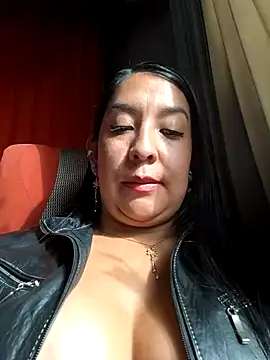 Snapshot of Bella_keny chatting on December 2024 08:36:01 PM Bella keny online show from December 2024 08:36:01 PM