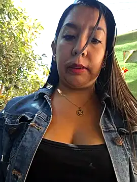Snapshot of Bella_keny chatting on January 2025 01:53:01 PM Bella keny online show from January 2025 01:53:01 PM