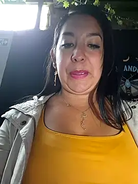 Snapshot of Bella_keny chatting on February 2025 07:38:01 PM Bella keny online show from February 2025 07:38:01 PM
