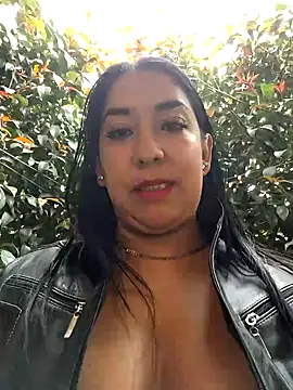 Snapshot of Bella_keny chatting on March 2025 06:42:01 PM Bella keny online show from March 2025 06:42:01 PM
