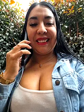 Snapshot of Bella_keny chatting on September 2025 06:29:02 PM Bella keny online show from September 2025 06:29:02 PM