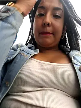Snapshot of Bella_keny chatting on October 2025 06:40:02 PM Bella keny online show from October 2025 06:40:02 PM