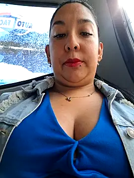 Snapshot of Bella_keny chatting on October 2025 07:03:02 PM Bella keny online show from October 2025 07:03:02 PM