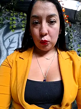 Snapshot of Bella_keny chatting on June 2026 05:13:02 PM Bella keny online show from June 2026 05:13:02 PM