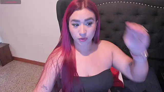 Snapshot of EmaGw chatting on December 2025 06:36:02 PM EmaGw online show from December 2025 06:36:02 PM