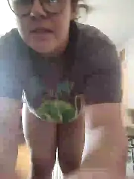 Snapshot of velvetta_ chatting on December 2024 05:29:02 PM velvetta online show from December 2024 05:29:02 PM