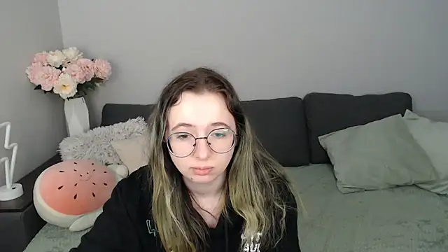 Mini Diva online show from October 2025 08:12:01 AM