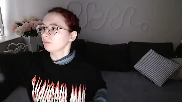 Mini Diva online show from November 2025 09:12:02 AM