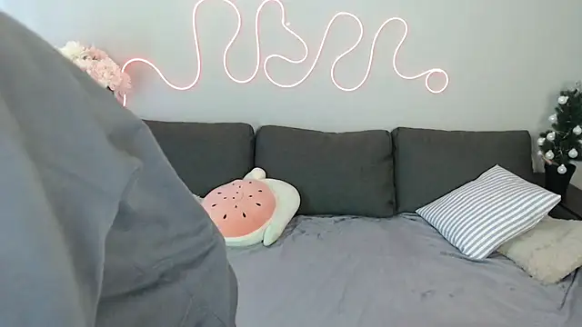 Mini Diva online show from December 2025 09:14:01 AM