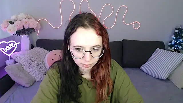 Mini Diva online show from December 2025 10:00:02 AM