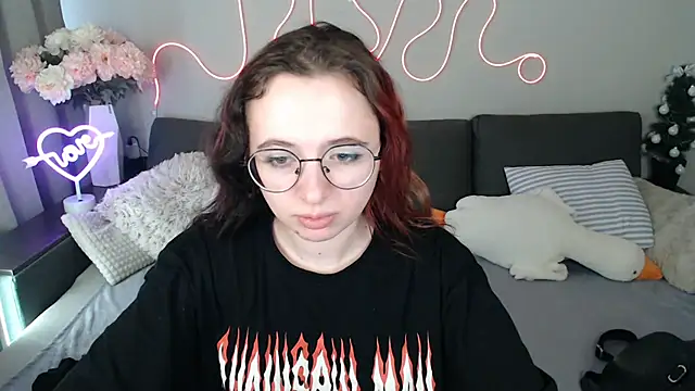 Mini Diva online show from April 2026 08:31:01 AM