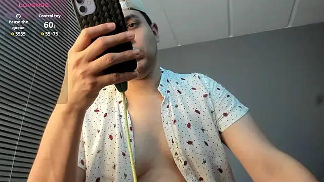 Snapshot of Latin_boy_surprisee chatting on June 2026 12:43:02 AM Latin boy surprisee online show from June 2026 12:43:02 AM