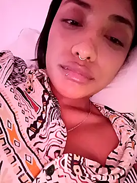 Snapshot of VictoireFeller chatting on December 2025 04:28:02 AM VictoireFeller online show from December 2025 04:28:02 AM