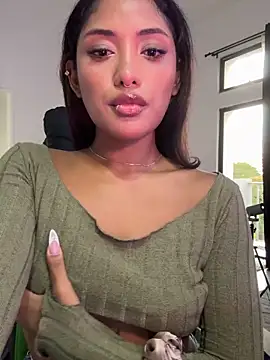 Snapshot of VictoireFeller chatting on February 2026 11:21:02 PM VictoireFeller online show from February 2026 11:21:02 PM